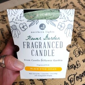 NWT Northern lights flower garden fragranced candle from candle to flower